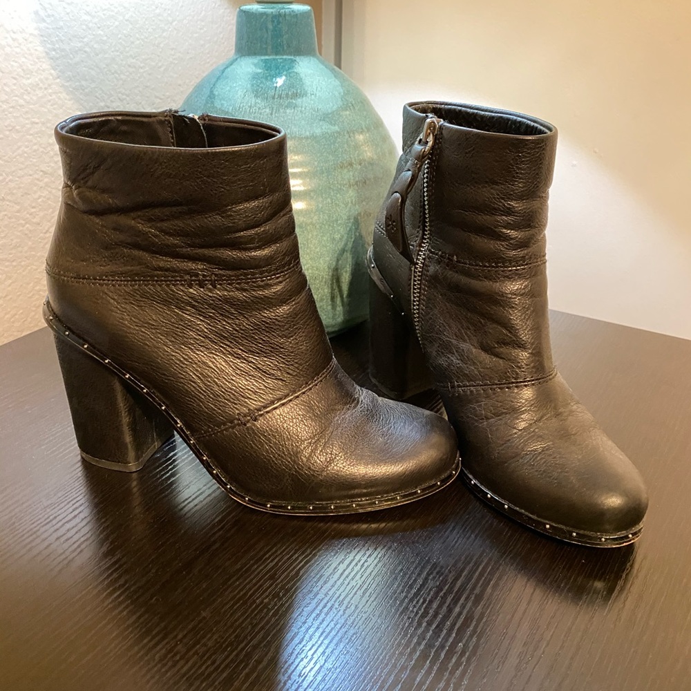 Splendid black leather heeled booties